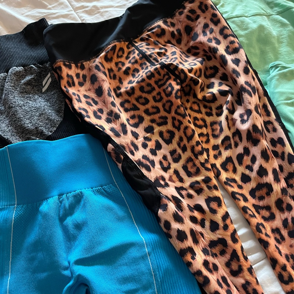 5 pairs of gym shark workout leggings - Picture 2 of 7